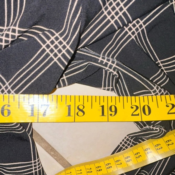 ANN Taylor Tie Neck Top Size S - Picture 7 of 8